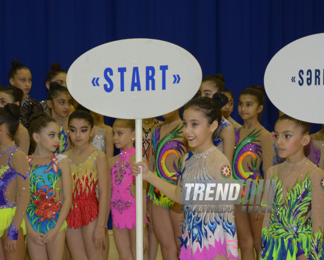 Bədii gimnastika üzrə XXII Bakı çempionatı və birinciliyi start götürüb. Bakı, Azərbaycan, 13 noyabr 2015